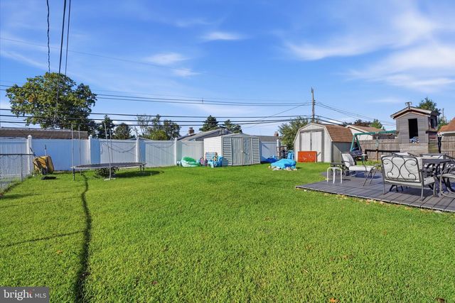 11 FIRESIDE LN, Levittown, PA 19055