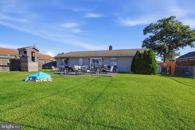 11 FIRESIDE LN, Levittown, PA 19055