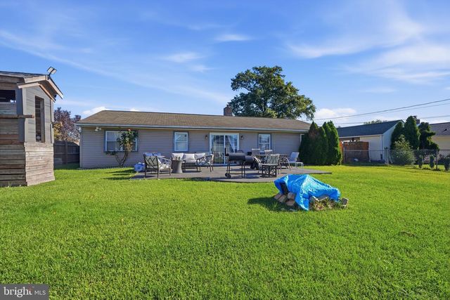 11 FIRESIDE LN, Levittown, PA 19055
