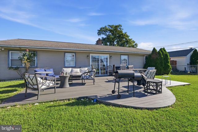 11 FIRESIDE LN, Levittown, PA 19055