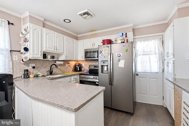 11 FIRESIDE LN, Levittown, PA 19055