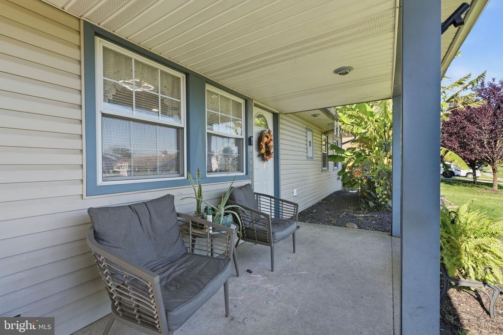 11 FIRESIDE LN, LEVITTOWN, PA 19055 — photo 3