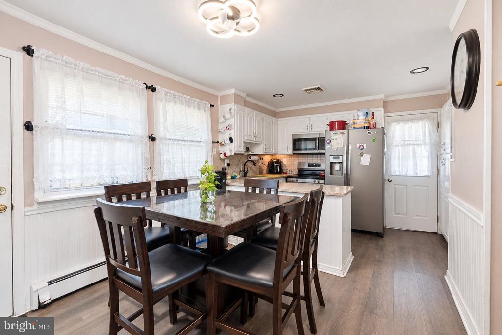 11 FIRESIDE LN, LEVITTOWN, PA 19055 — photo 4