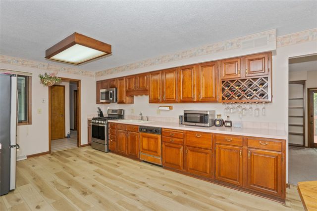 1679 NW 99th Street, Clive, IA 50325