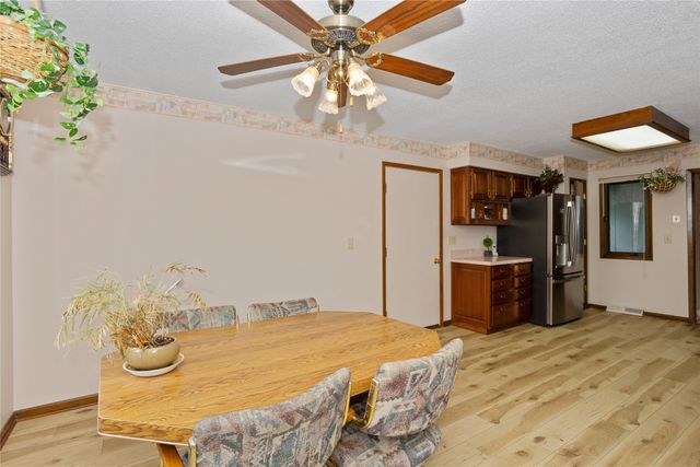 1679 NW 99th Street, Clive, IA 50325