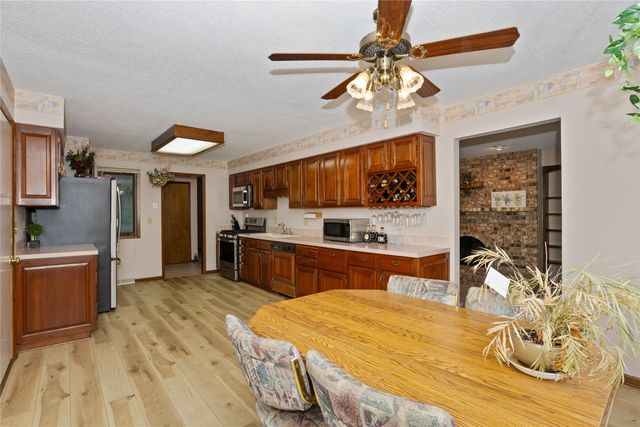 1679 NW 99th Street, Clive, IA 50325