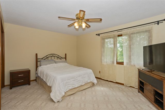 1679 NW 99th Street, Clive, IA 50325