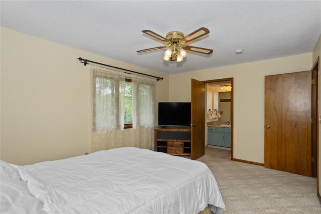 1679 NW 99th Street, Clive, IA 50325