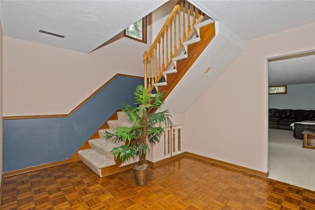 1679 NW 99th Street, Clive, IA 50325