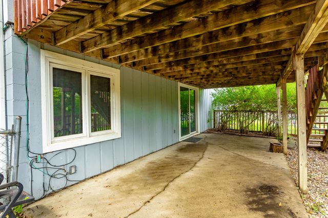 1679 NW 99th Street, Clive, IA 50325