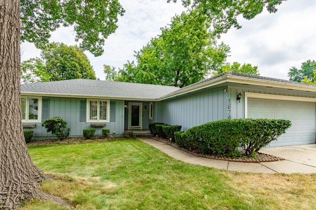 1679 NW 99th Street, Clive, IA 50325