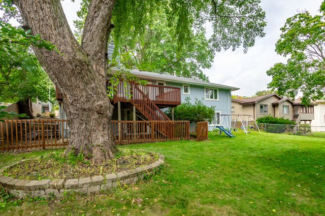 1679 NW 99th Street, Clive, IA 50325