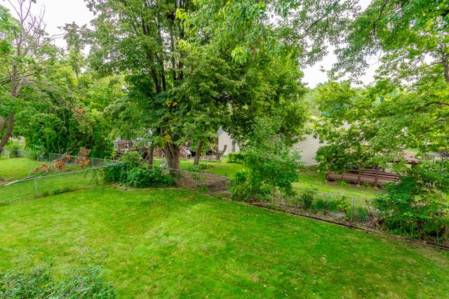 1679 NW 99th Street, Clive, IA 50325