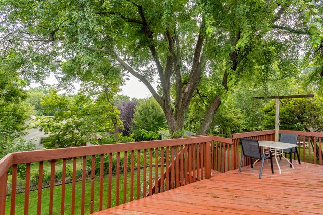 1679 NW 99th Street, Clive, IA 50325