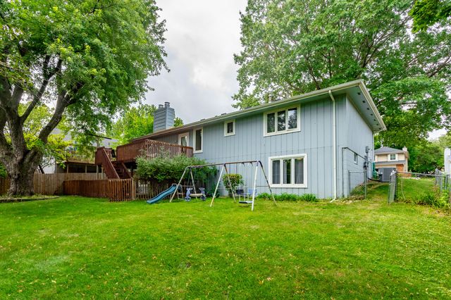 1679 NW 99th Street, Clive, IA 50325