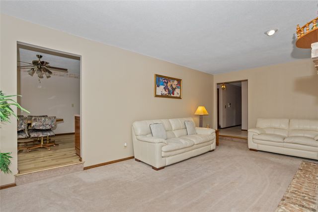 1679 NW 99th Street, Clive, IA 50325