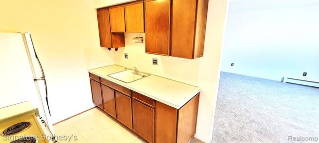 20870 Wildwood 221, Harper Woods, MI 48225