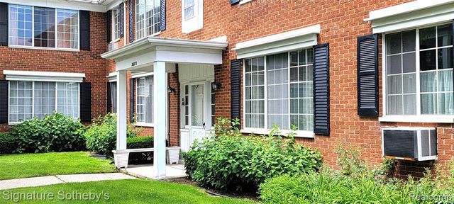 20870 Wildwood 221, Harper Woods, MI 48225