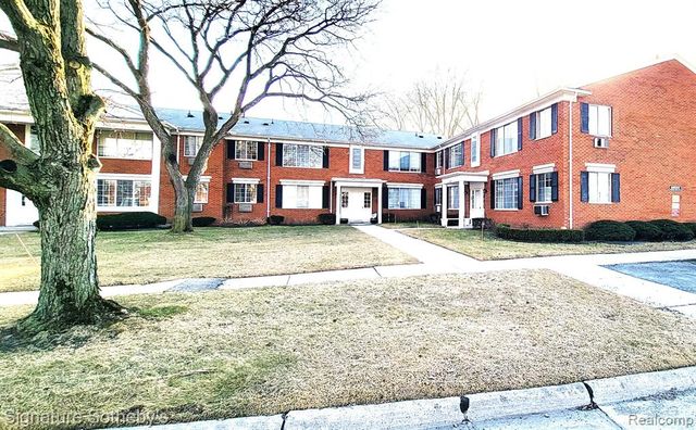 20870 Wildwood 221, Harper Woods, MI 48225
