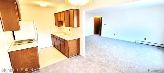 20870 Wildwood 221, Harper Woods, MI 48225