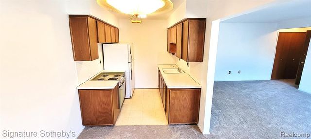 20870 Wildwood 221, Harper Woods, MI 48225