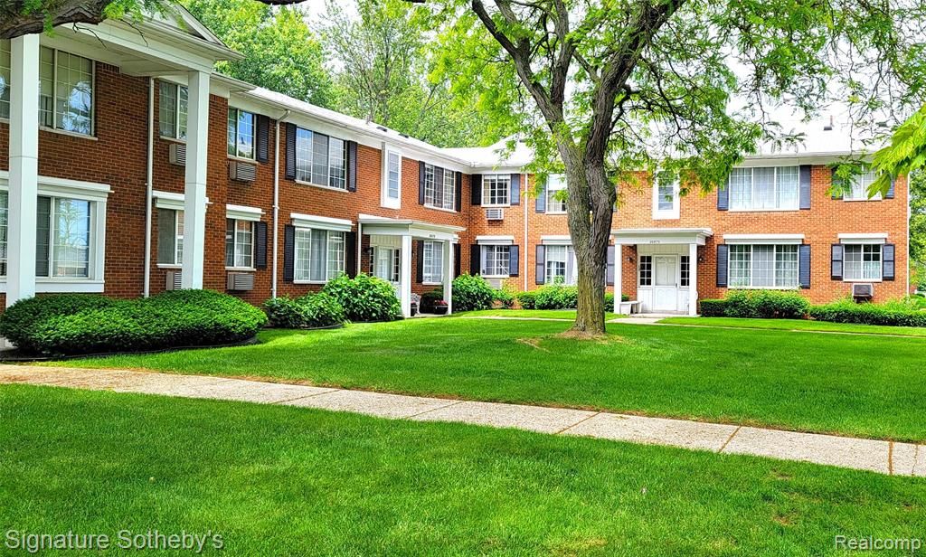 20870 Wildwood 221, Harper Woods, MI 48225
