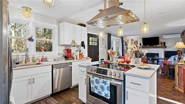 42 Ledgewood Road, South Kingstown, RI 02881