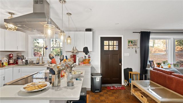 42 Ledgewood Road, South Kingstown, RI 02881