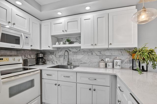 2074 Cambridge D, Deerfield Beach, FL 33442