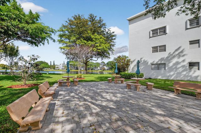 2074 Cambridge D, Deerfield Beach, FL 33442