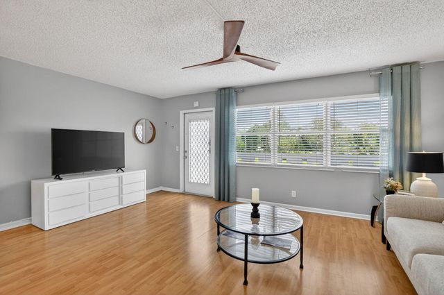 2074 Cambridge D, Deerfield Beach, FL 33442