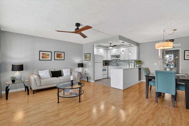 2074 Cambridge D, Deerfield Beach, FL 33442