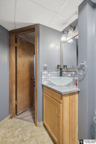 1221 Beechcraft Road, Lincoln, NE 68527