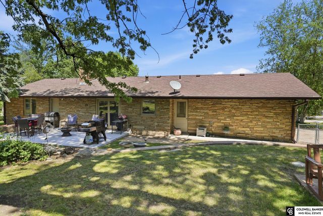 1221 Beechcraft Road, Lincoln, NE 68527