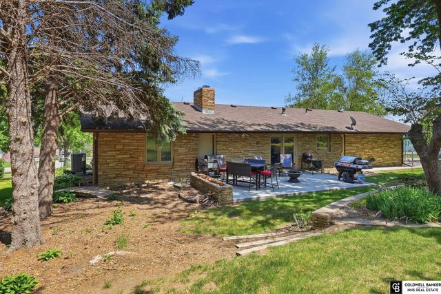 1221 Beechcraft Road, Lincoln, NE 68527