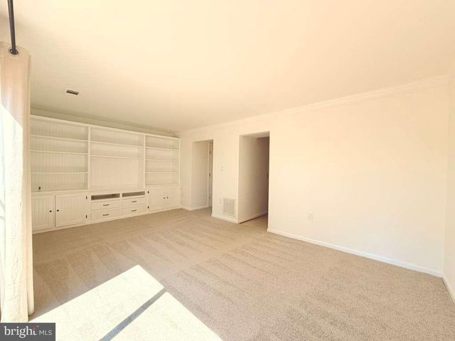 33 PARK PL, Lovettsville, VA 20180