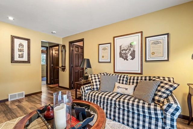 1628 Old English Road, Altoona, WI 54720