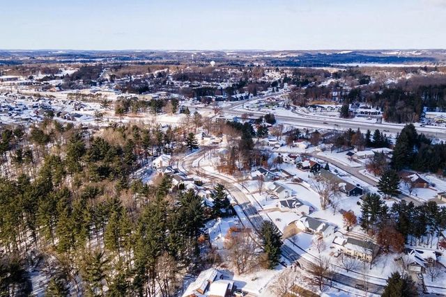 1628 Old English Road, Altoona, WI 54720