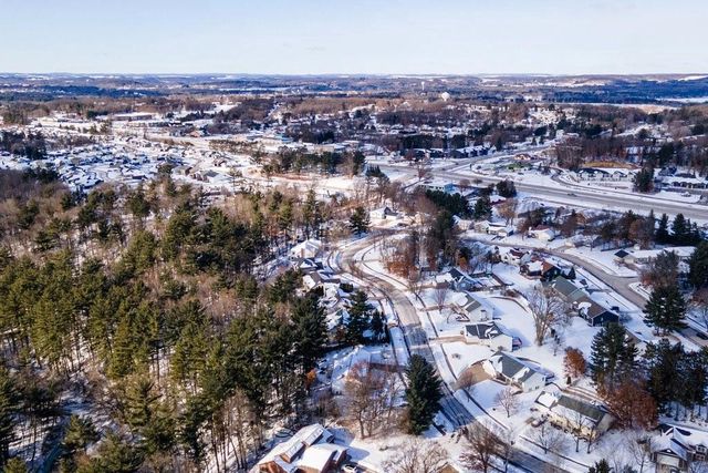 1628 Old English Road, Altoona, WI 54720