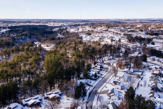 1628 Old English Road, Altoona, WI 54720