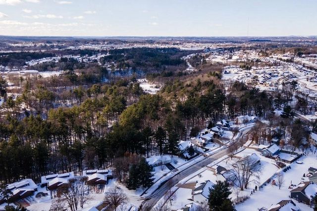 1628 Old English Road, Altoona, WI 54720