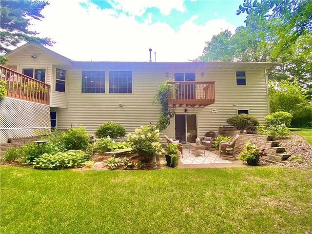 1628 Old English Road, Altoona, WI 54720