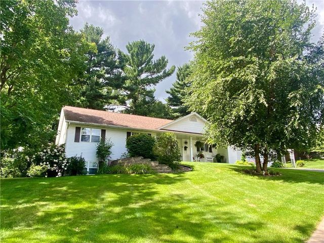 1628 Old English Road, Altoona, WI 54720