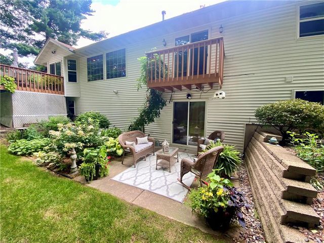 1628 Old English Road, Altoona, WI 54720