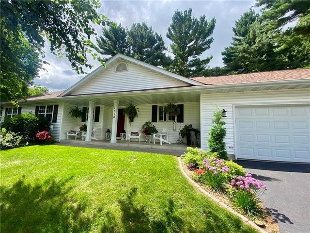 1628 Old English Road, Altoona, WI 54720