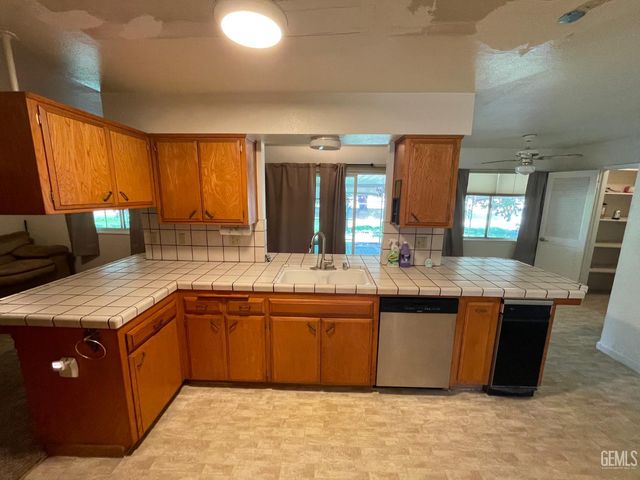 917 Cherry Hills Drive, Bakersfield, CA 93309