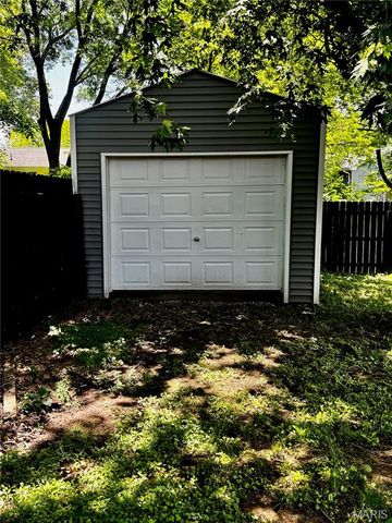 1302 Butternut Drive, Greenville, IL 62246