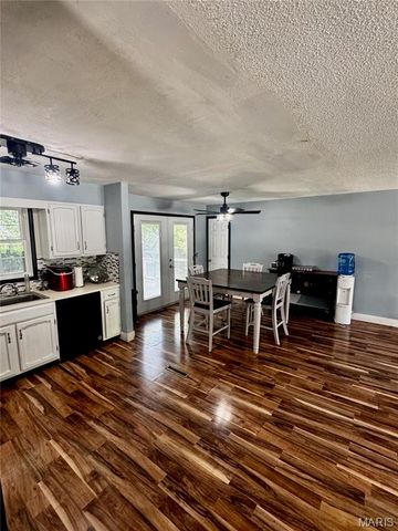 1302 Butternut Drive, Greenville, IL 62246
