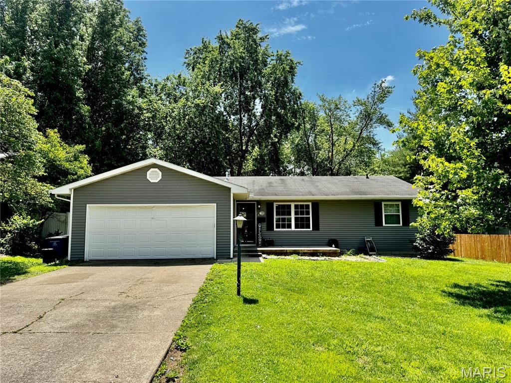 1302 Butternut Drive, Greenville, IL 62246
