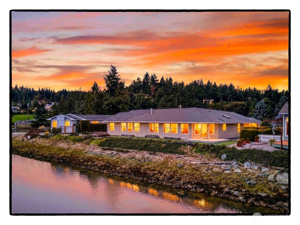 193 Salish Place, La Conner, WA 98257